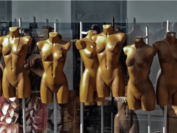 請願署名――「ネットを通じた女性の売買を禁止してください」